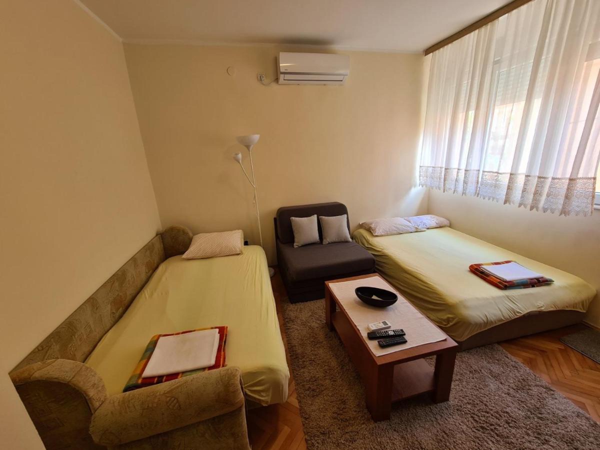 City Centar Apartment Тиват Экстерьер фото